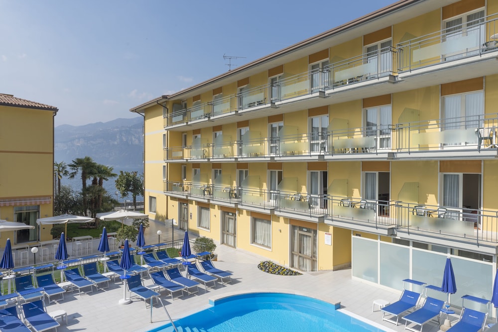HOTEL DRAGO 4/50