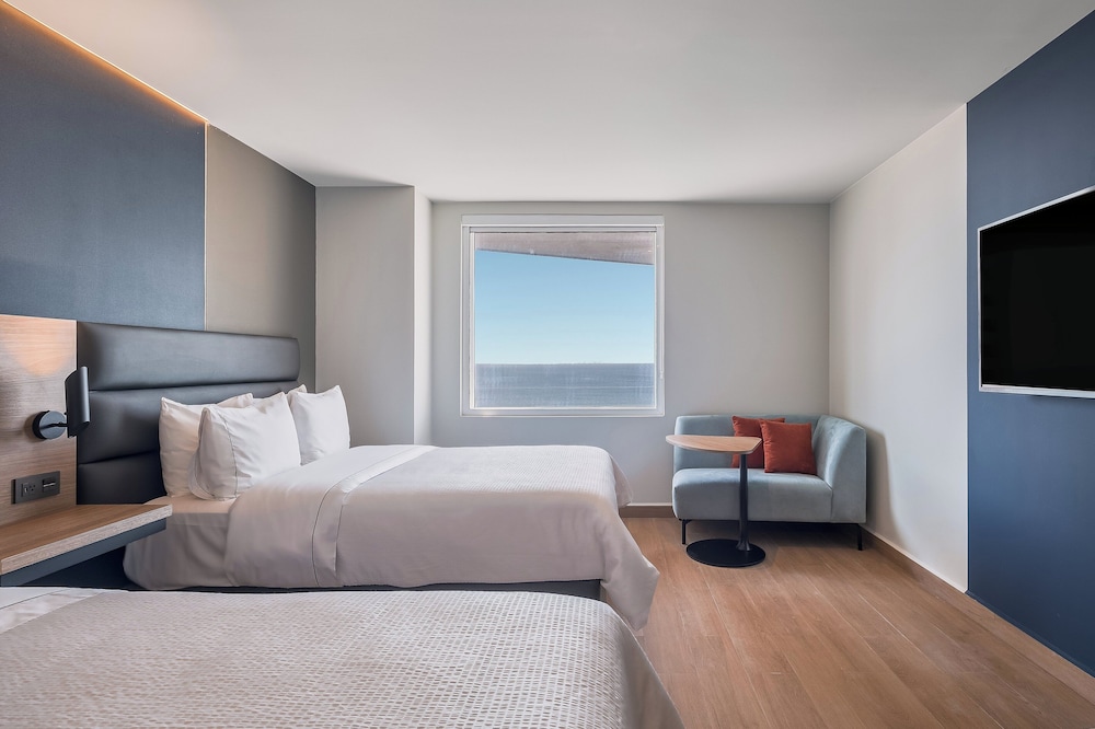 DELUXE, 2 DOUBLE BEDS