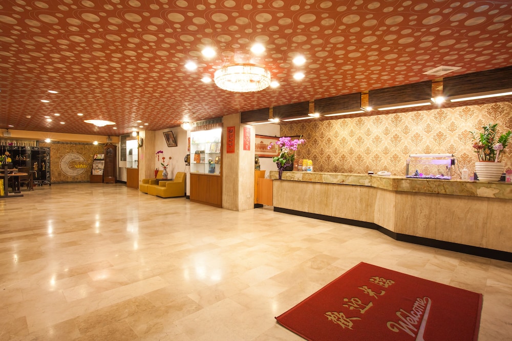 Chiayi Crown Hotel 7/32