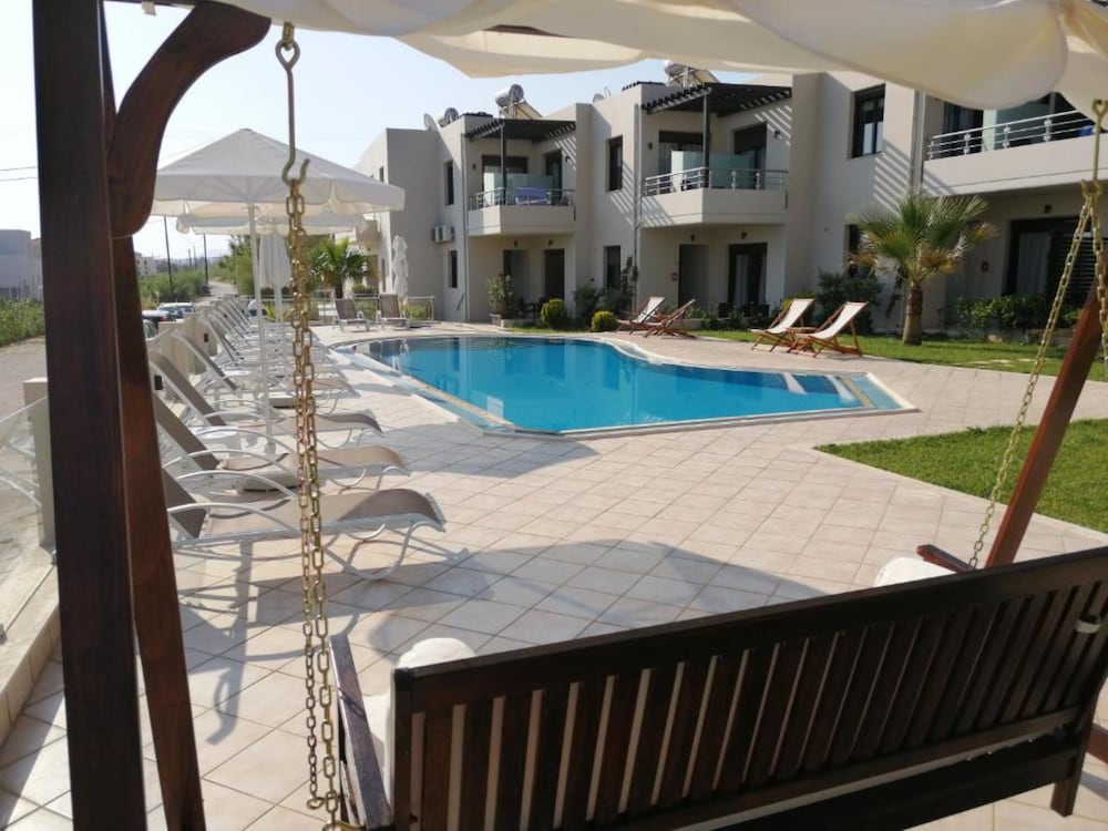 Carisa Suites and Apartments 43/50