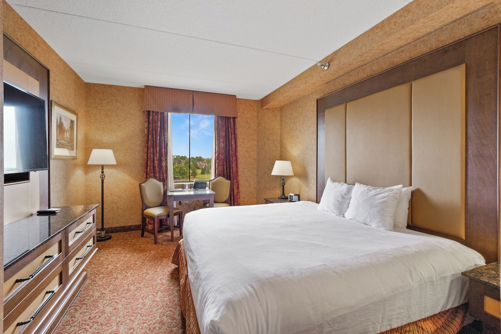 Romantic, King Bed, Golf Course View