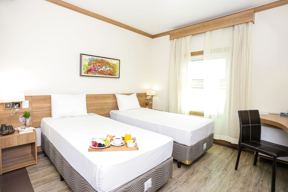 Hotel Intercity Vinhedo 26/66