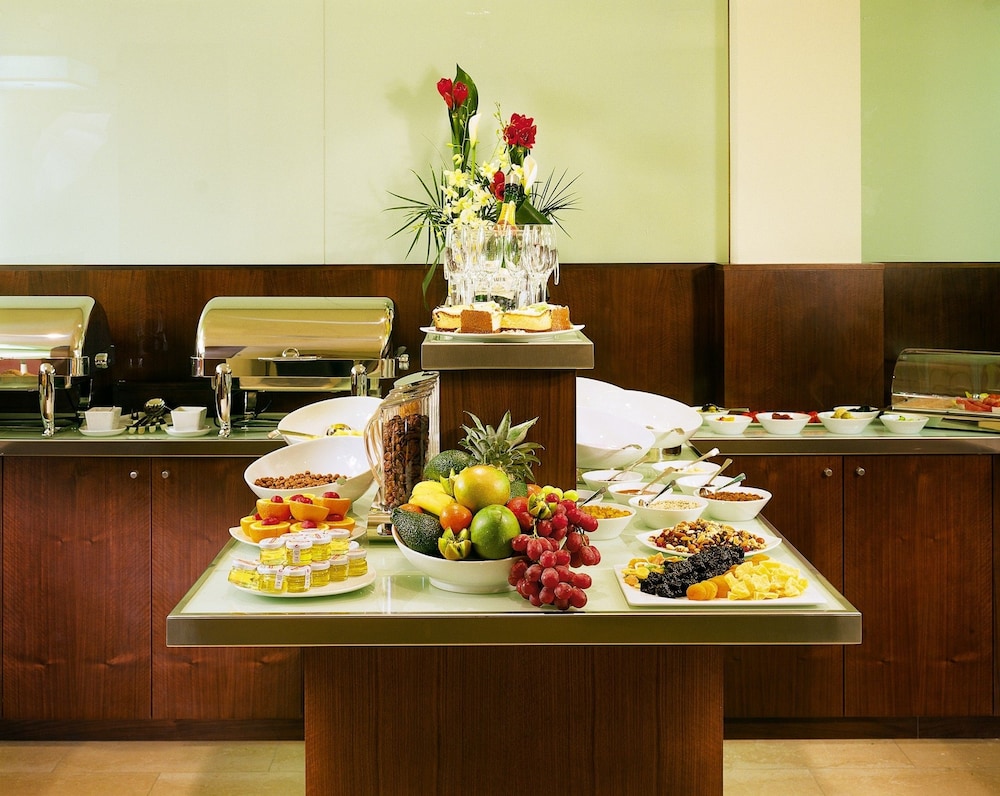 PeakTure Hotel Bucharest 61/68