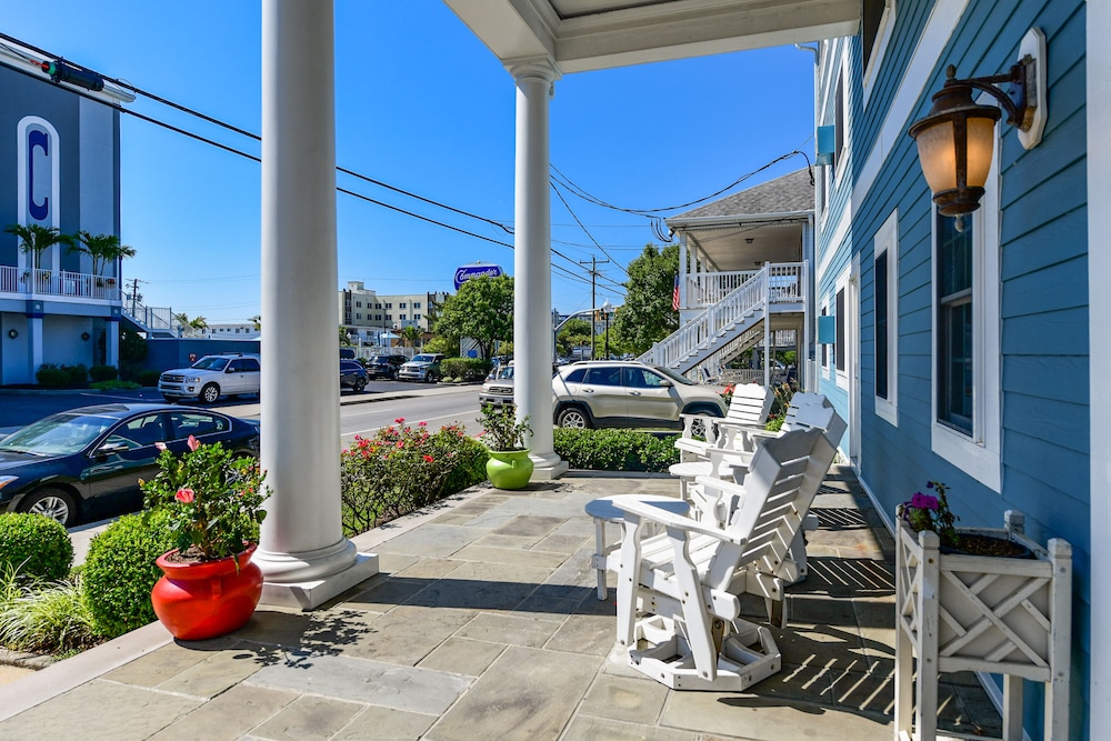 Commander Beach House Hotel 38/50