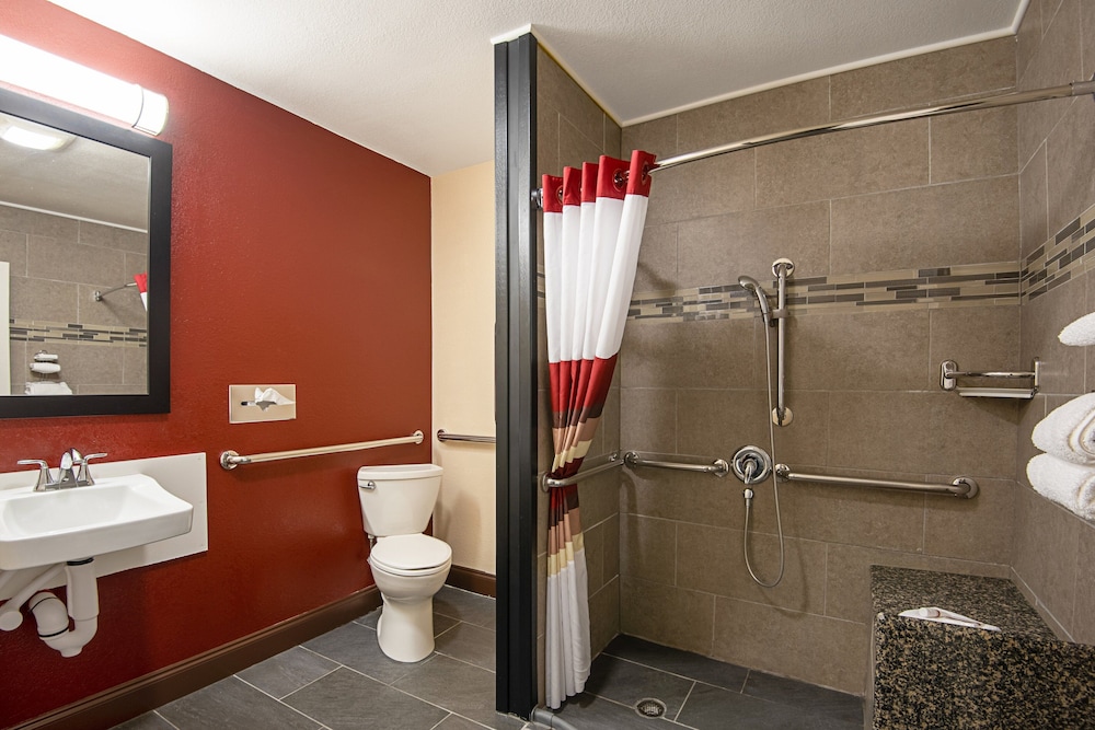 Red Roof Inn Cameron 15/36