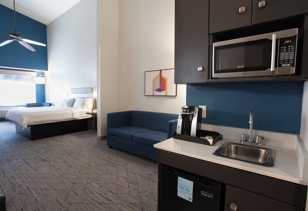 Suite, King Bed, Extra Floor Space