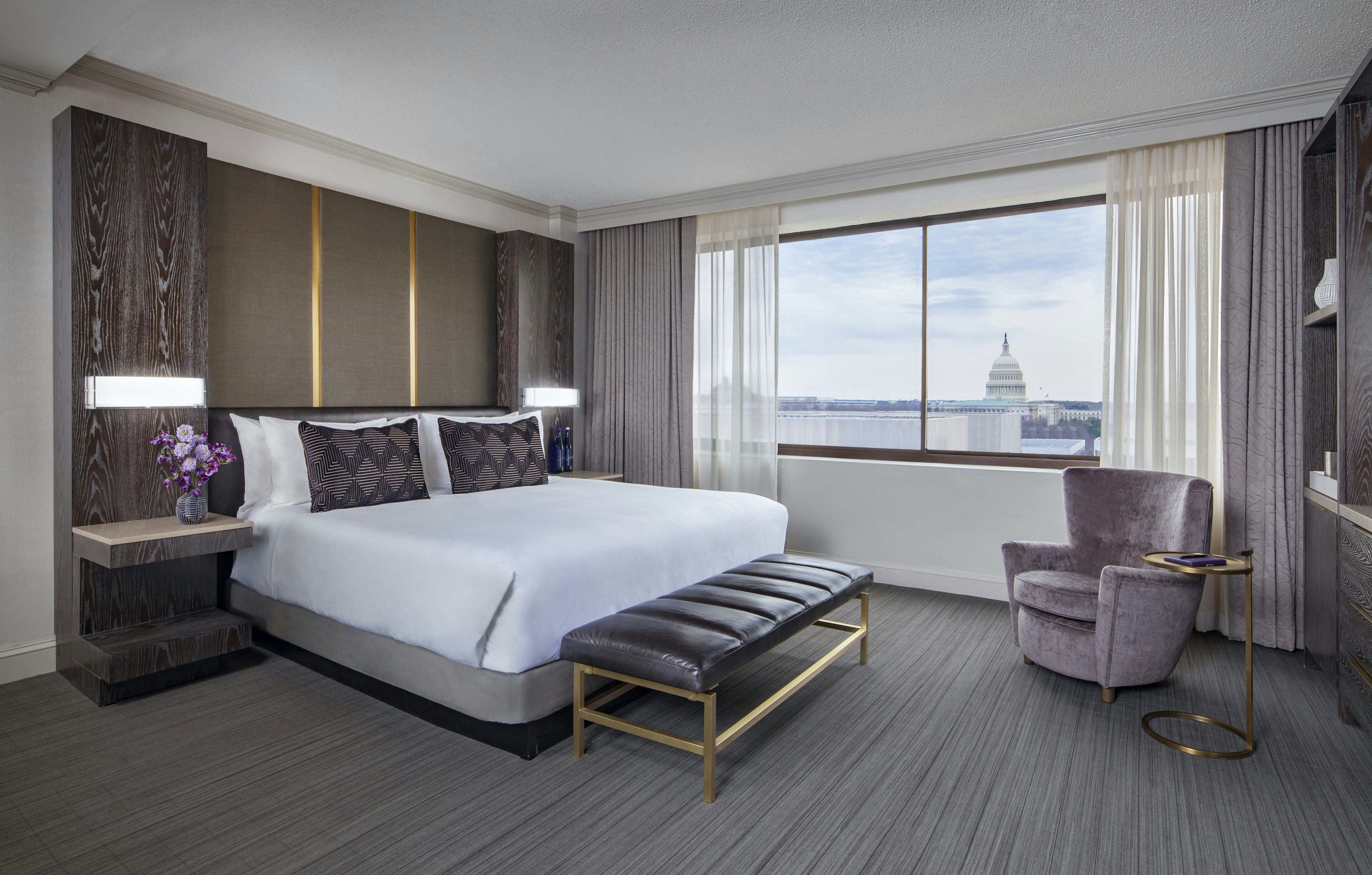 Deluxe, King Bed, Capitol View