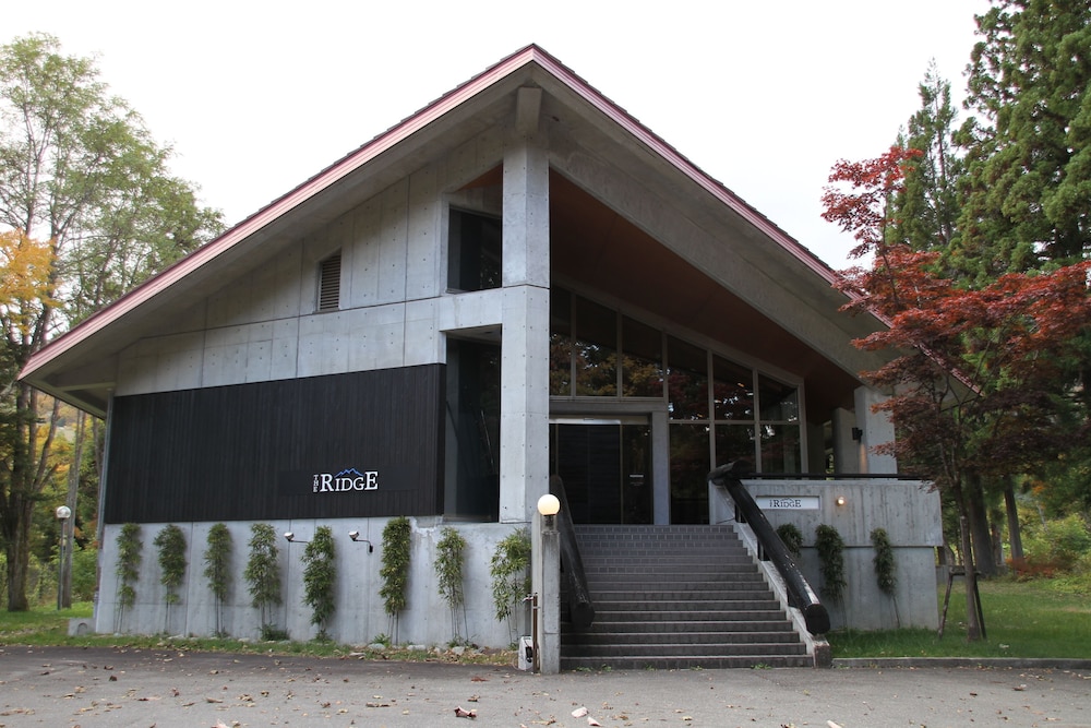 The Ridge Hotel & Apartments 2/50