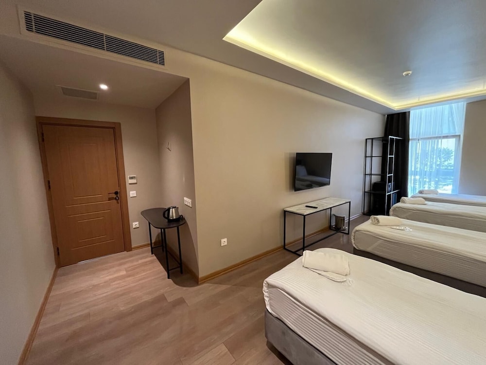Weingart Suites Hotel 17/58