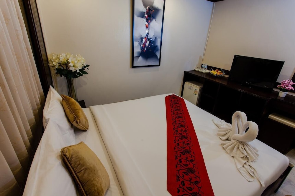 Amici Miei Hotel 12/30