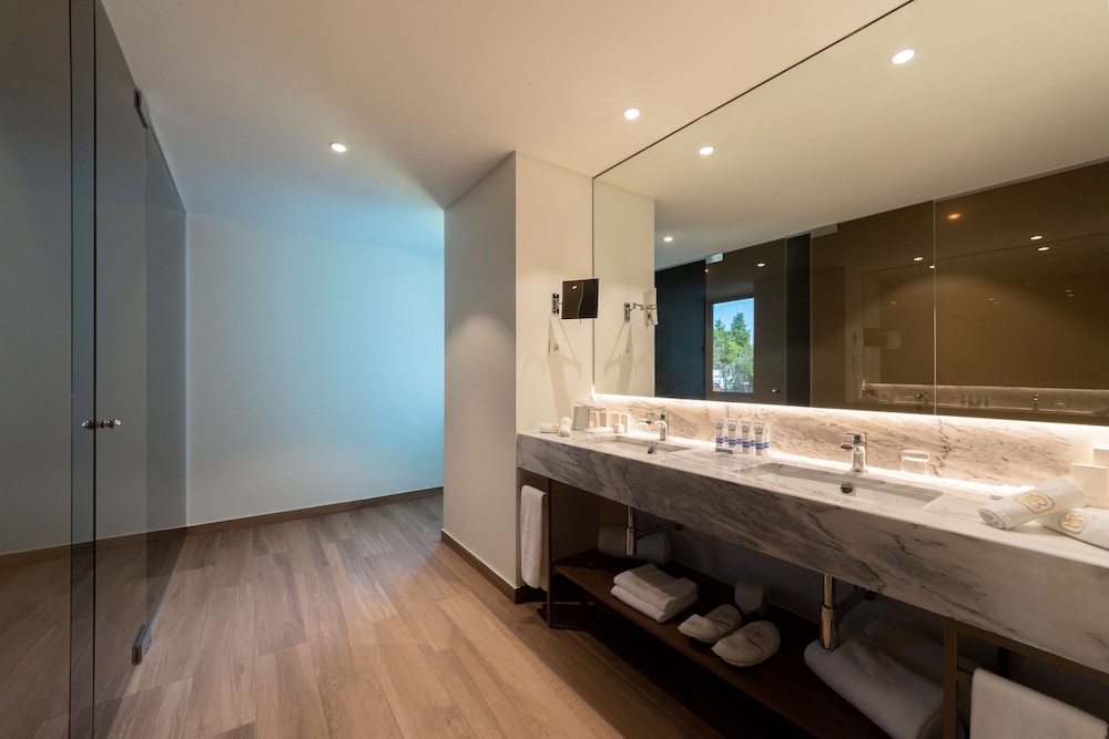Boeira Garden Hotel Porto Gaia, Curio Collection by Hilton 25/64