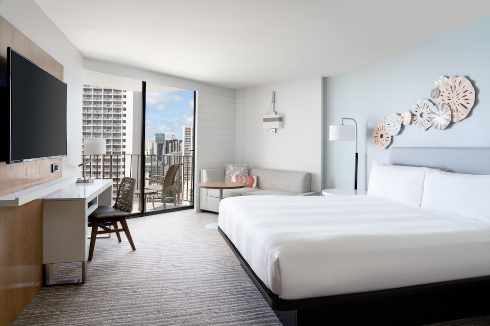 Room, King Bed, Waikiki View, Sofa, Accessible