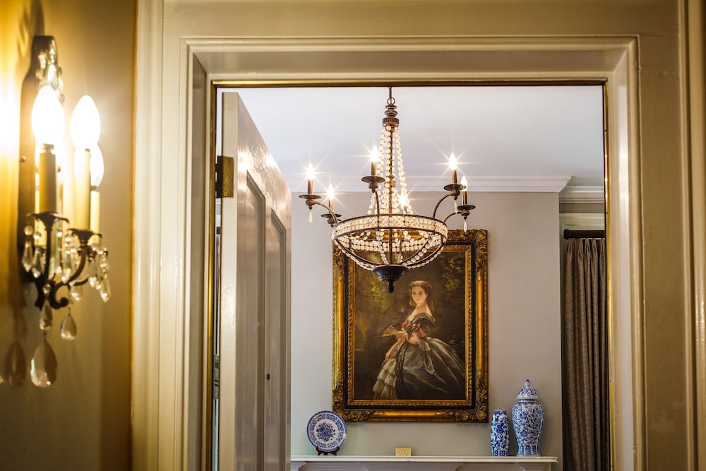 Eliza Thompson House 5/50