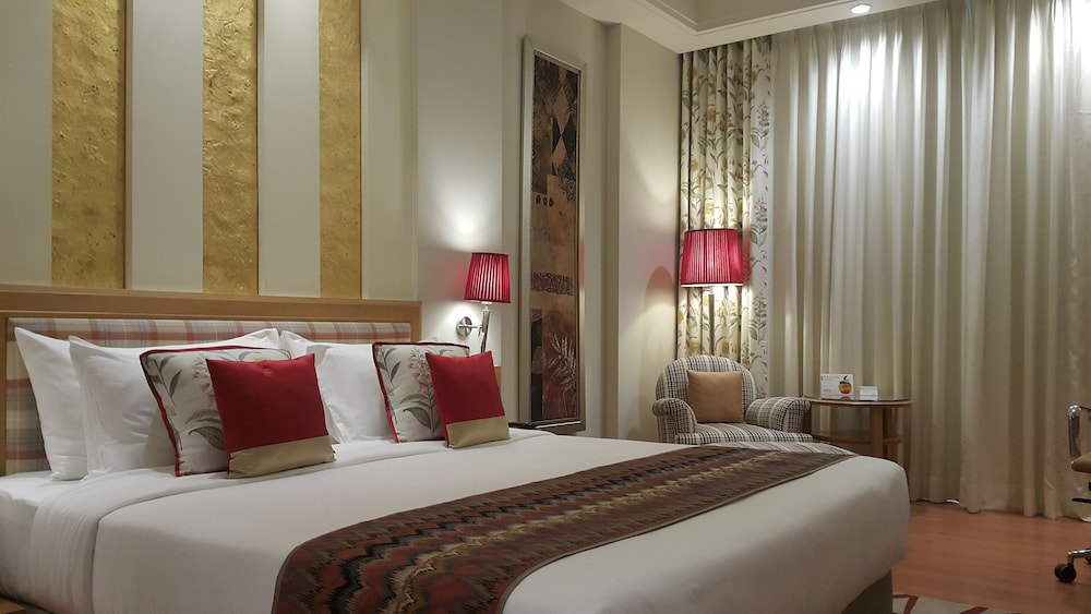 Radisson Noida 12/69