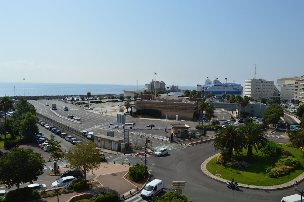 Hotel Port Toga 6/62