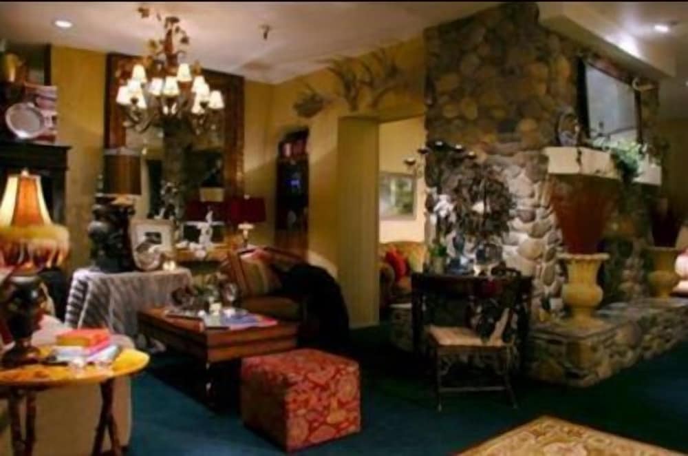 Getaways At the Lodge At Kingsbury Crossing 24/47
