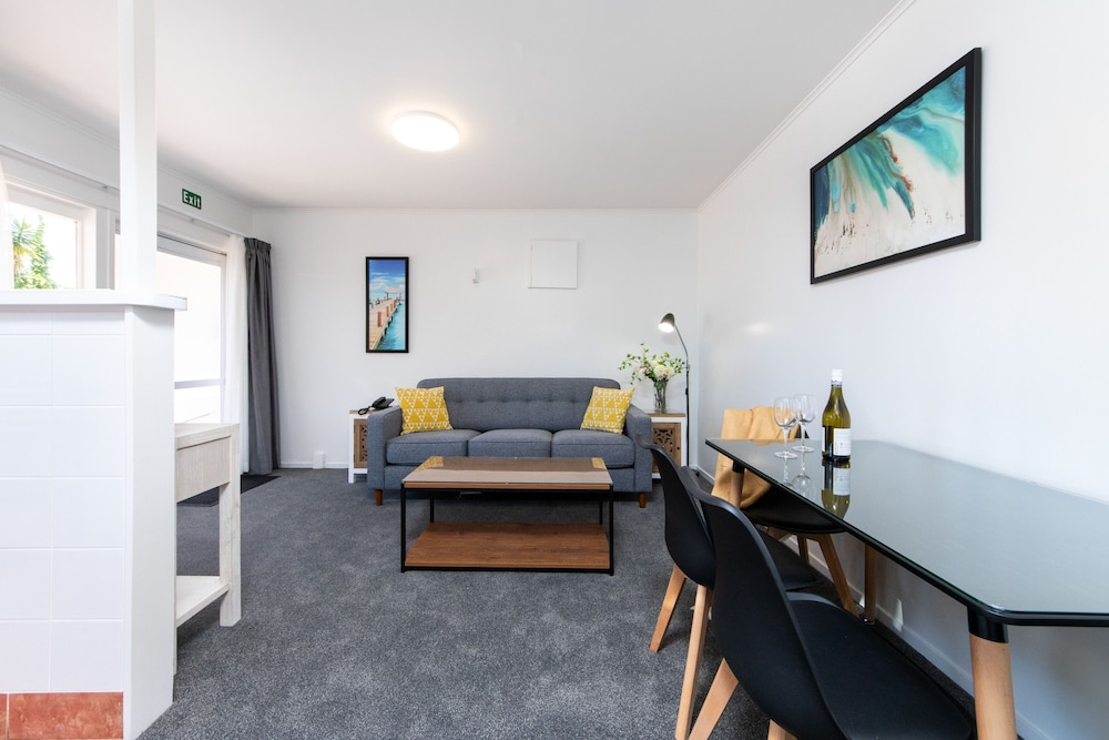 Aarangi Motel 34/55