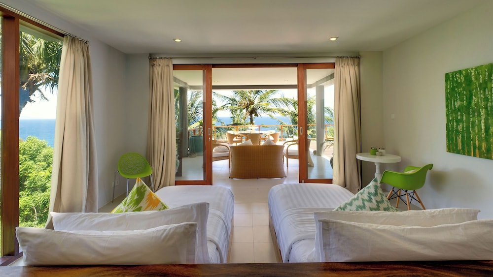 Malimbu Cliff Villa 14/56