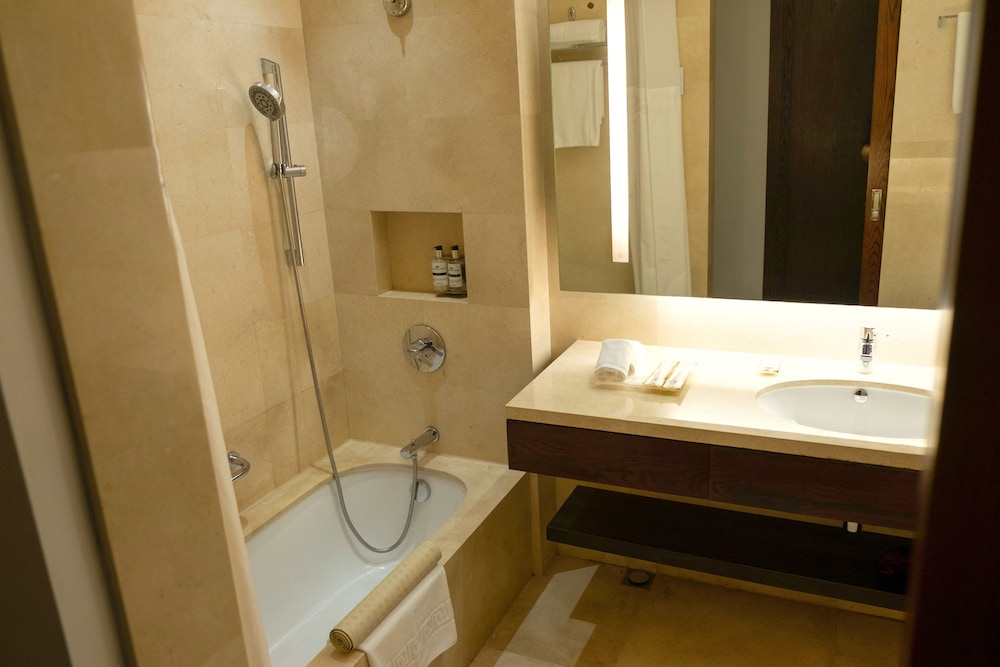 غرفة قياسية بسرير كينج، City Garden Grand Hotel 5/7
