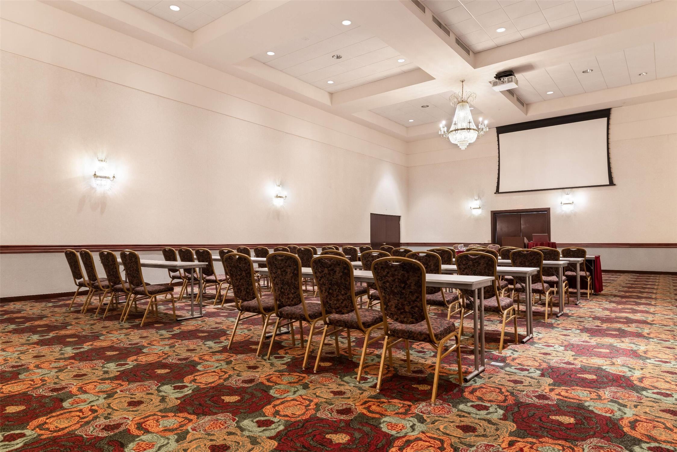 Ramada by Wyndham State College Hotel & Conference Center 21/40