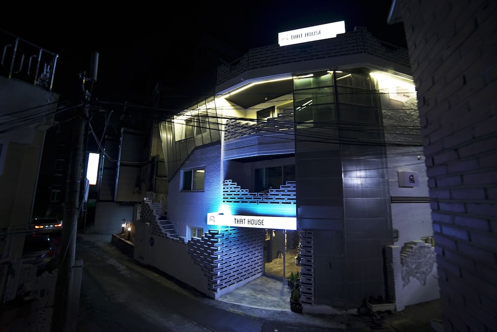 That House - Hostel 3/57