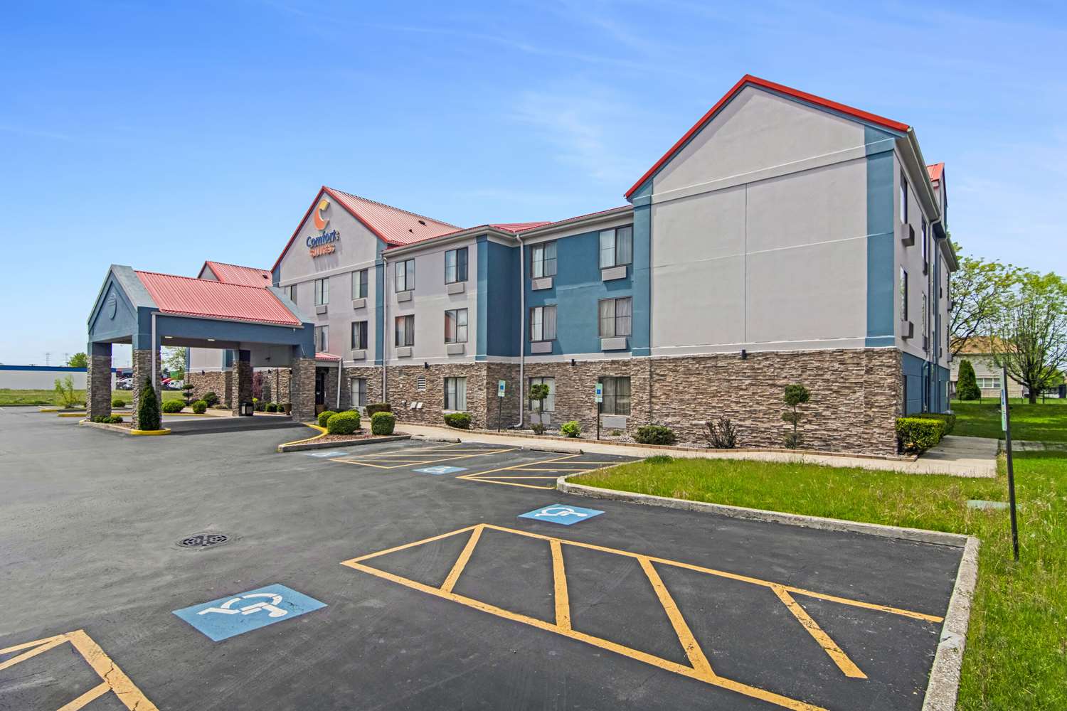 Comfort Suites Near I-80 And I-94 35/39