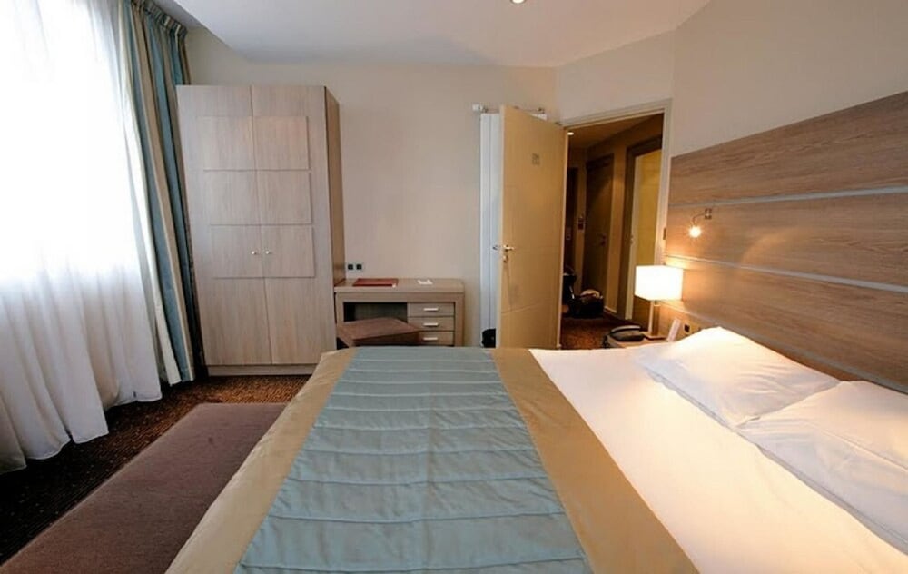 Hotel Bristol 10/50
