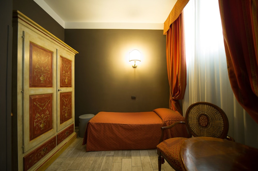 Aaron Hotel 40/54