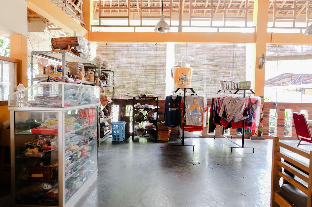 OYO 563 Damar Mas Resort Lereng Kelud 56/61