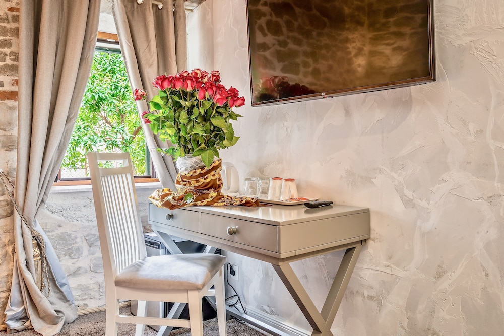 Historic Plaza Varos Split - Adults Only 4/57