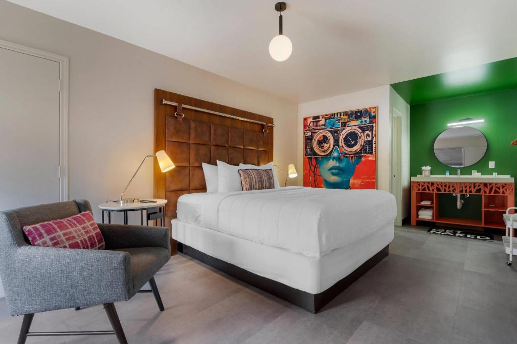 Upgrade, Suite, Single, King Bed, Sofa