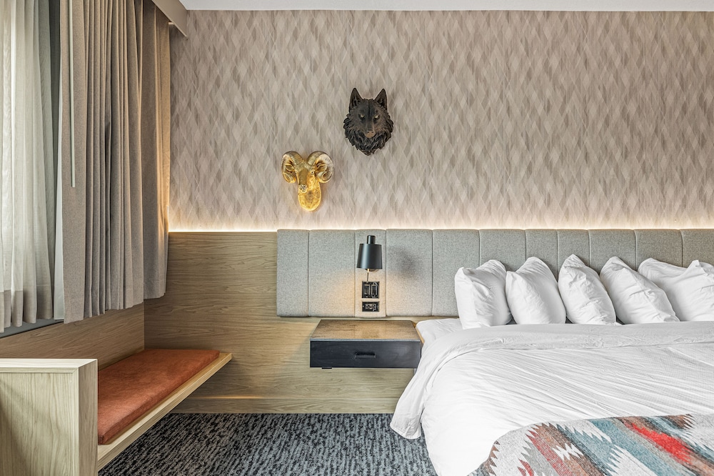 PREMIUM, KING BED