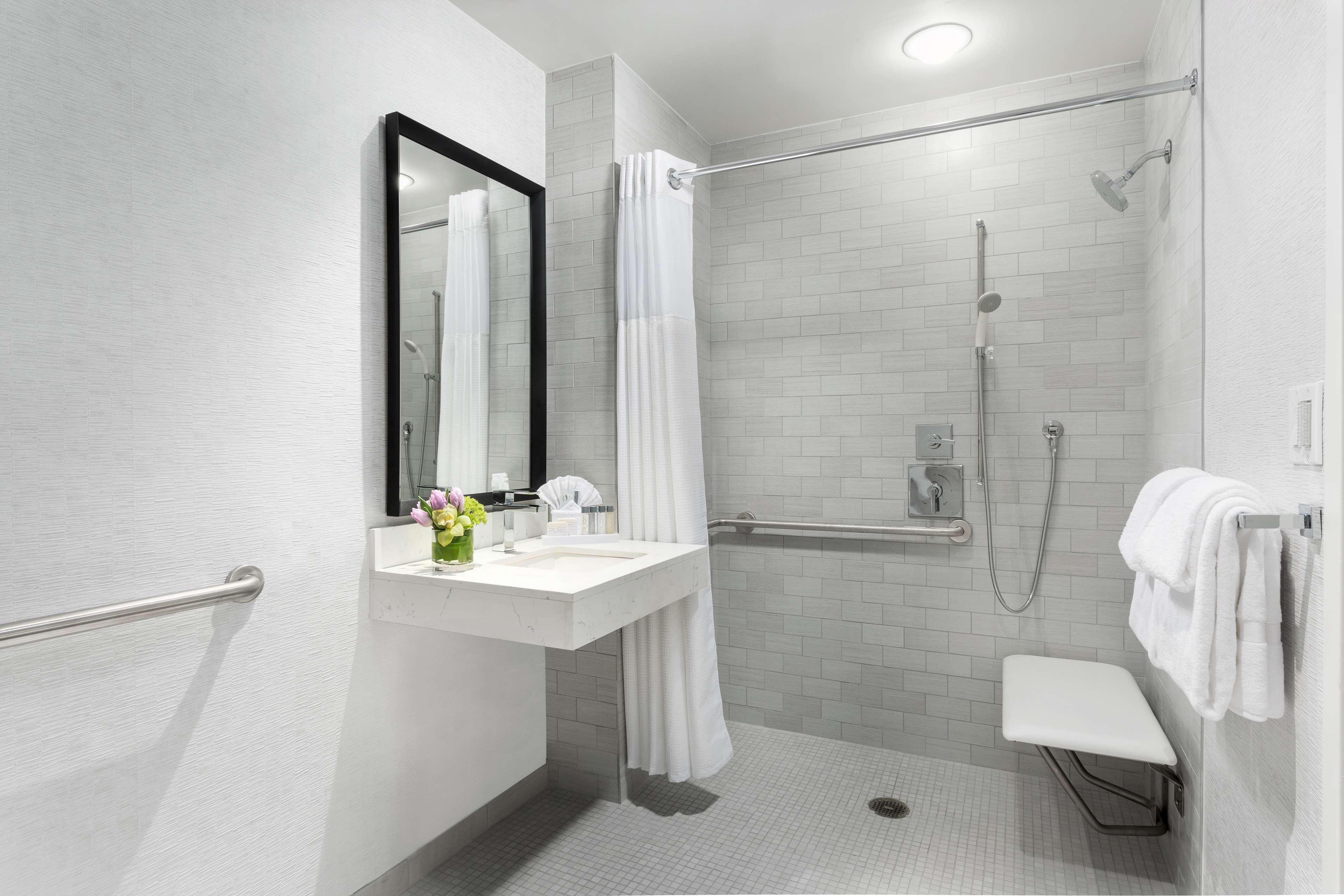 غرفة بسرير كينج، Hilton Boston Park Plaza 5/6