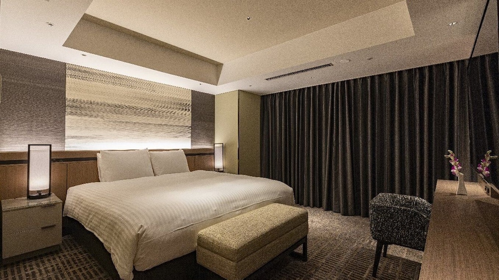 Suite, King Bed