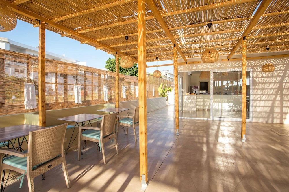 Atma Beach Rooms & Suites 17/27