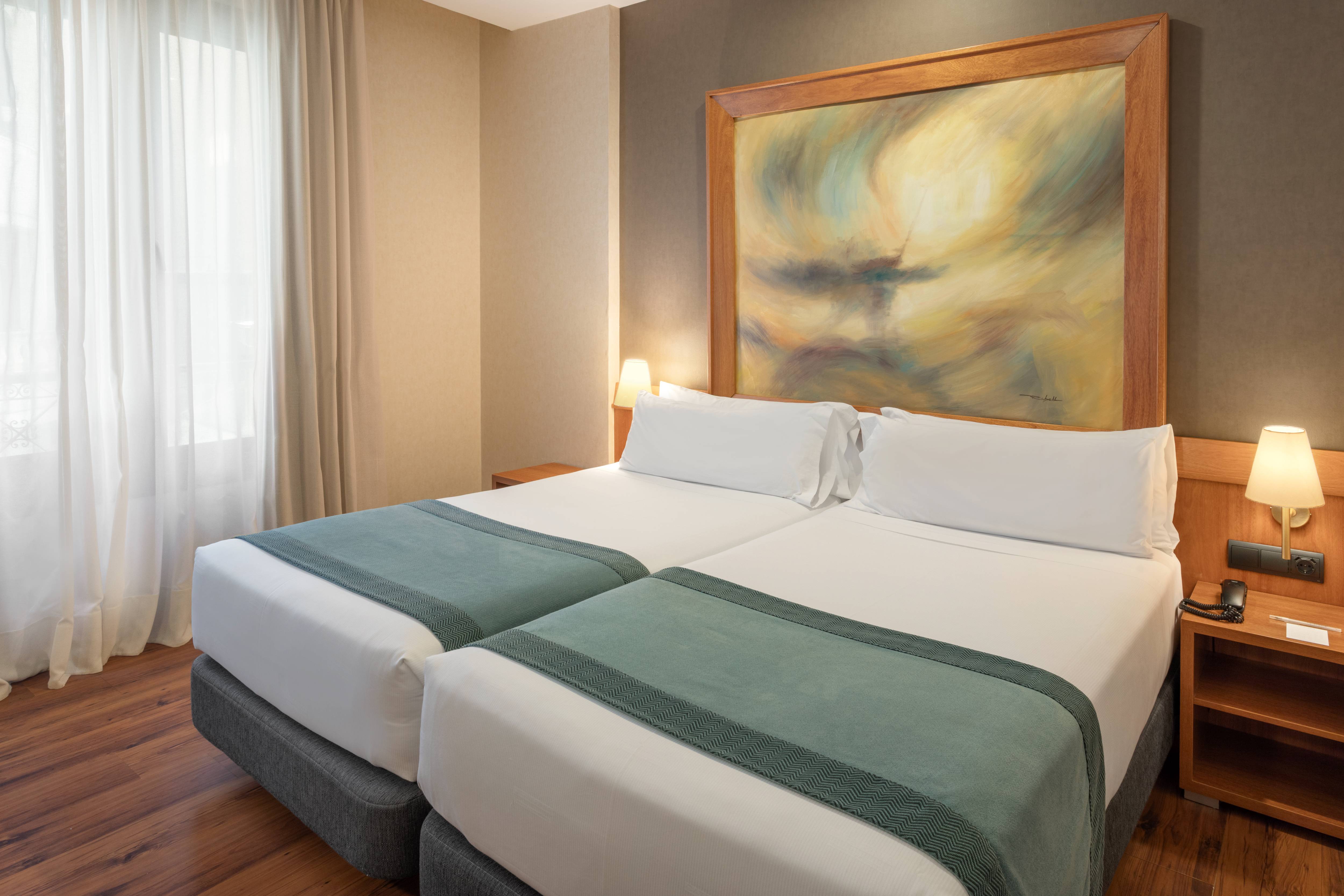 ROOM, DOUBLE BED
