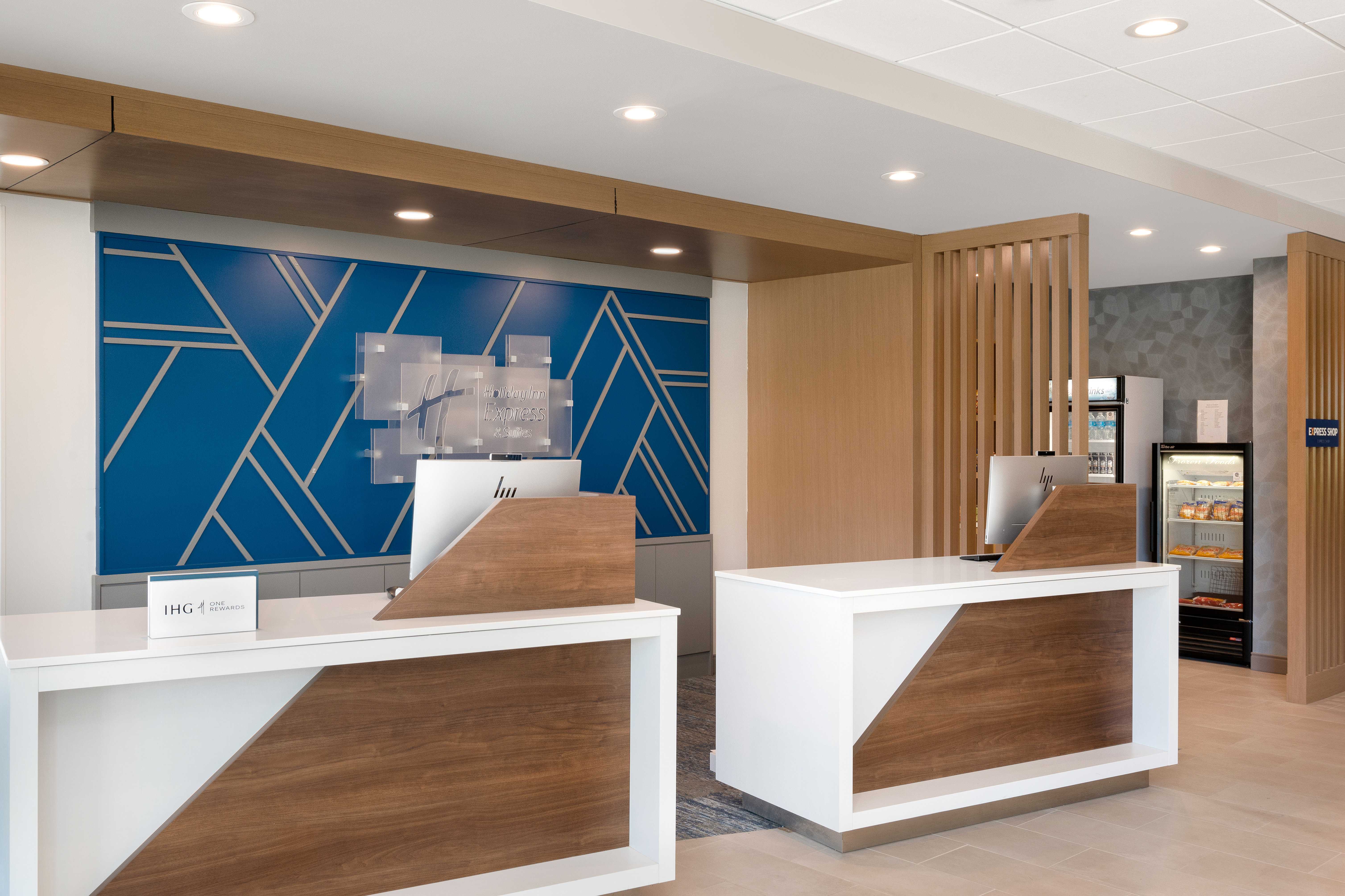 Holiday Inn Express and Suites Alton St Louis Area 5/43