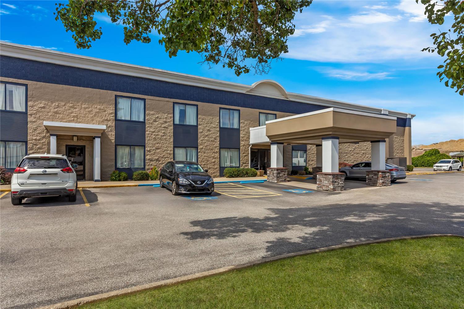 Rodeway Inn Barboursville, WV 27/31