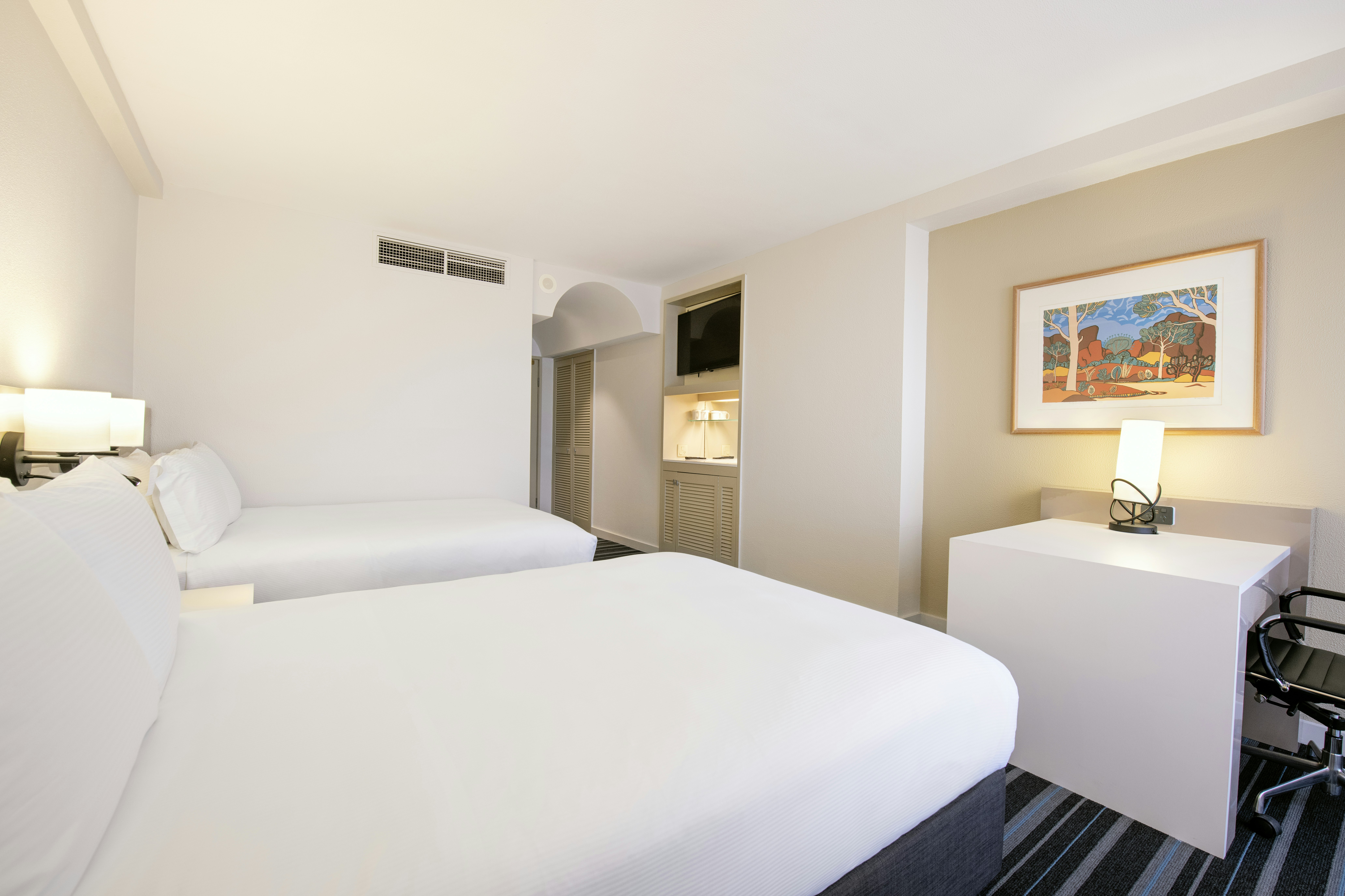 GUEST ROOM, 2 DOUBLE BEDS
