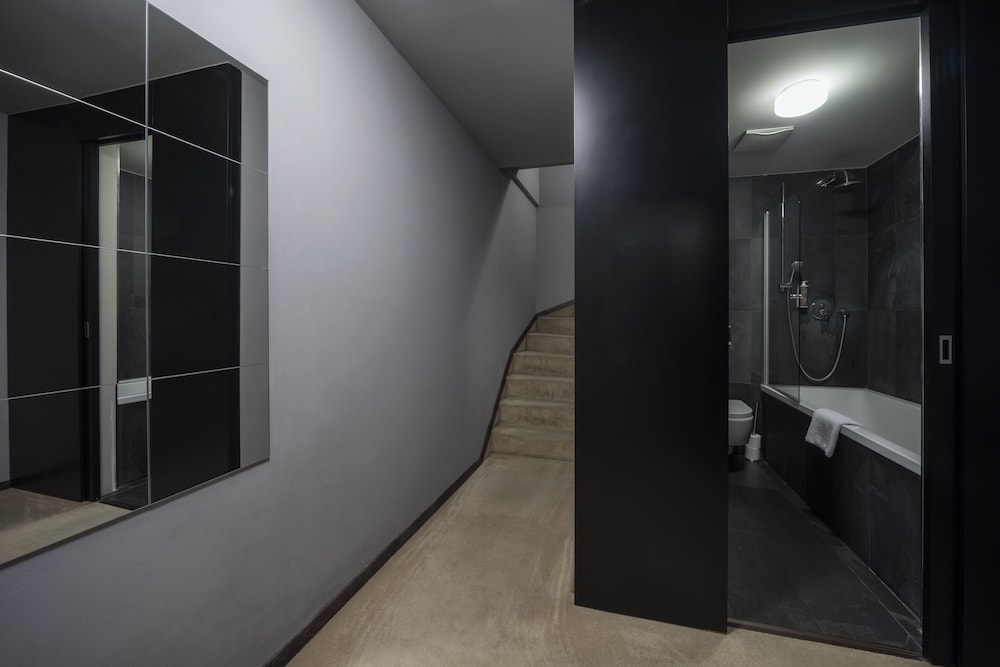 Hotel Noir 31/50