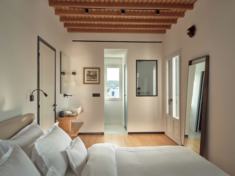 2 BEDROOMS, ADJOINING, SUITE, SEA VIEW, JETTED TUB, ANNEX