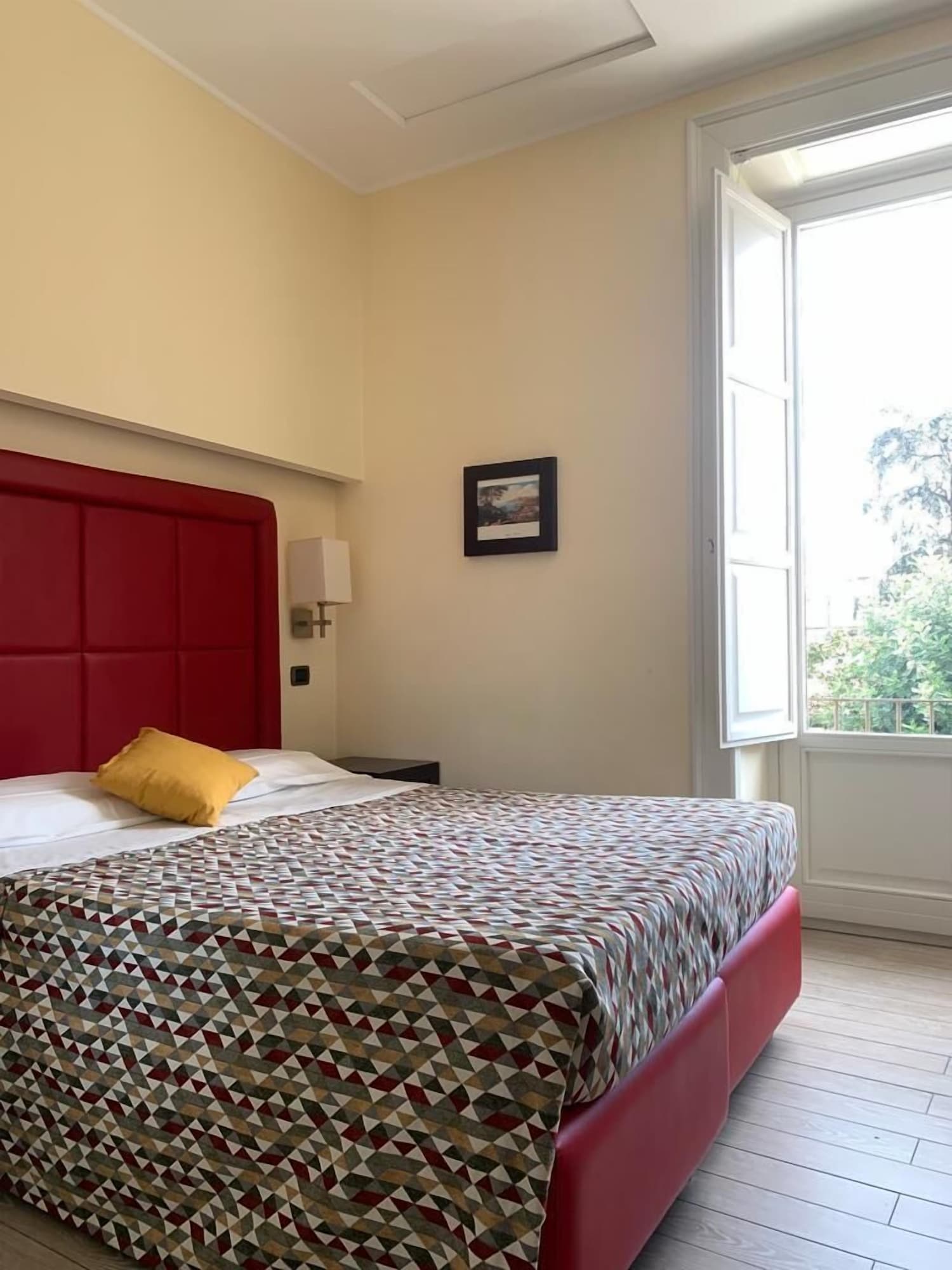 CLASSIC, DOUBLE BED, CITY VIEW, BALCONY
