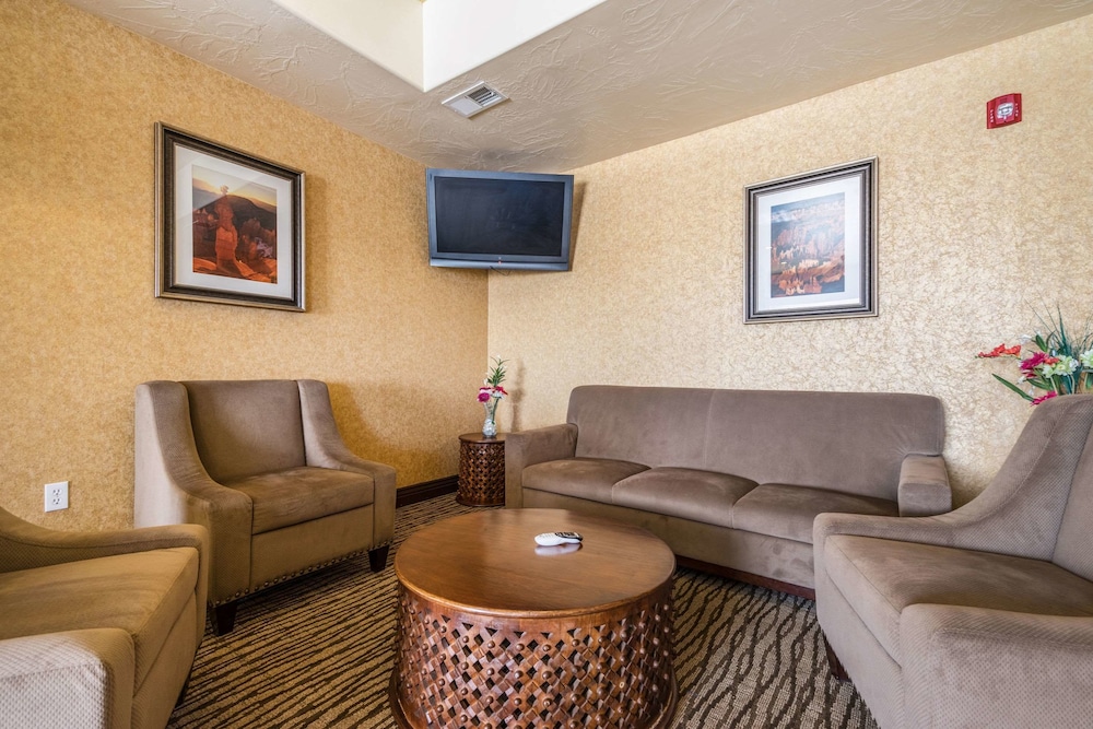 Comfort Inn & Suites Cedar City South, UT 26/36