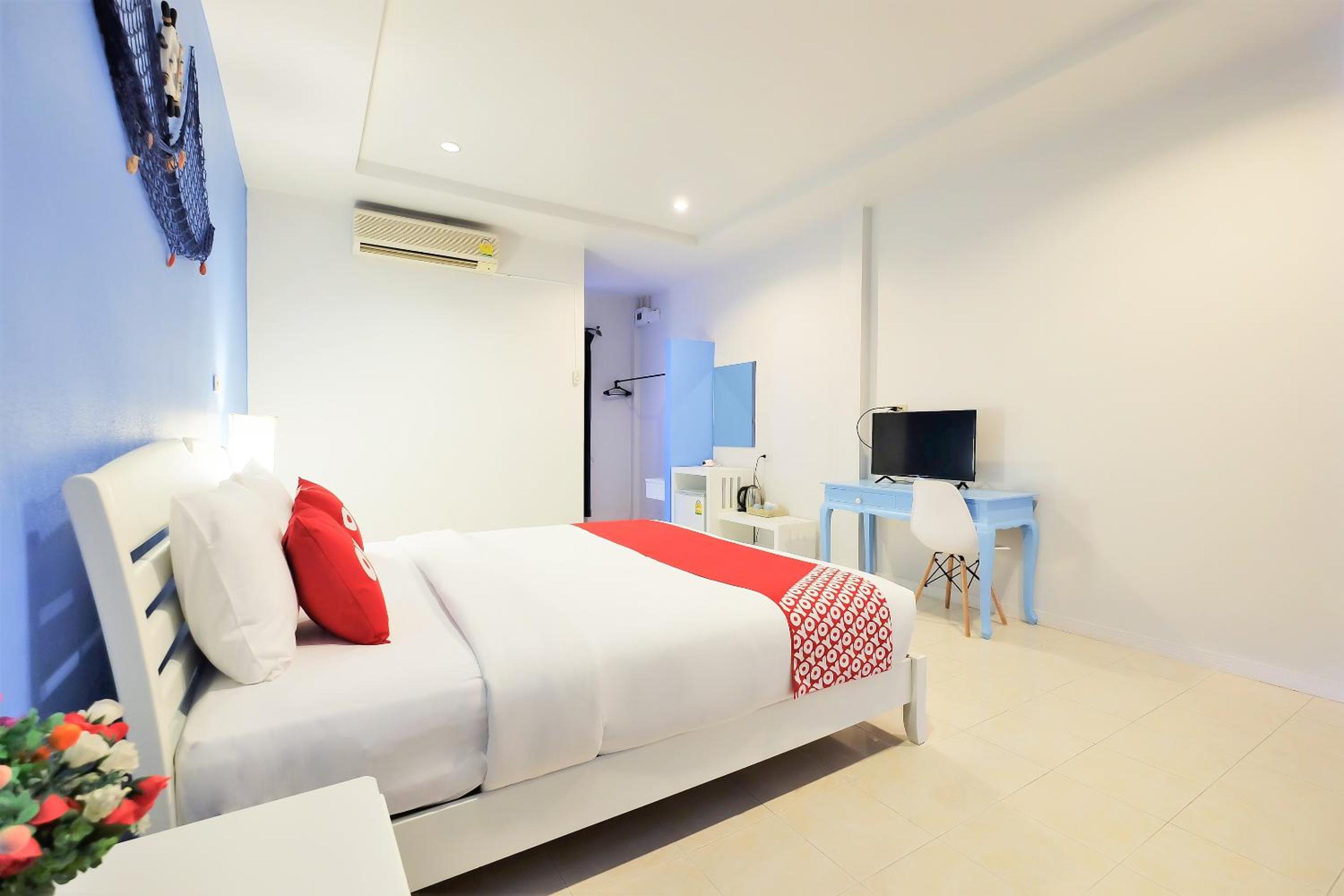 DELUXE ROOM KING BED