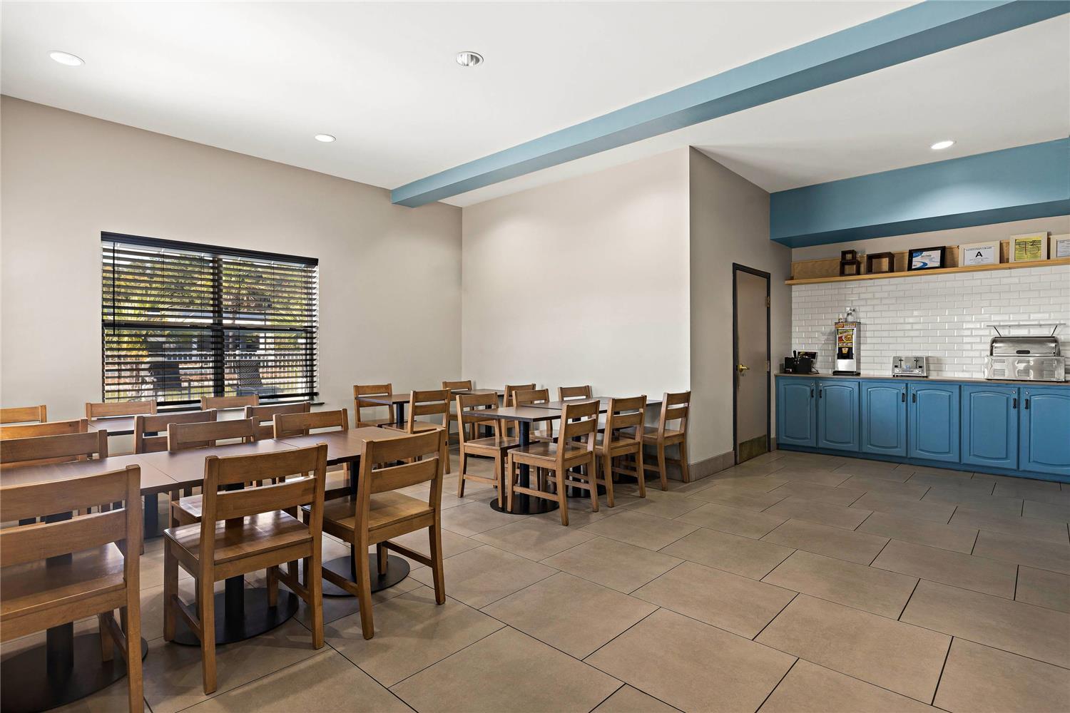 Country Inn and Suites By Radisson Hinesville GA 24/37