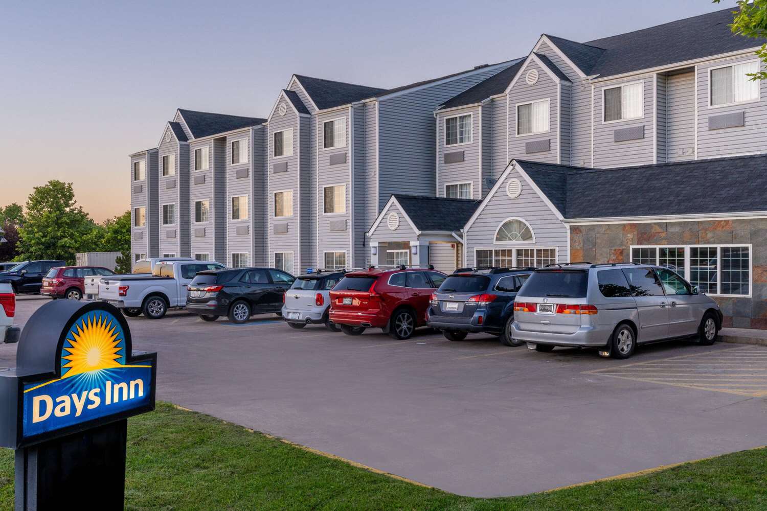 Days Inn and Suites by Wyndham Greeley 15/19