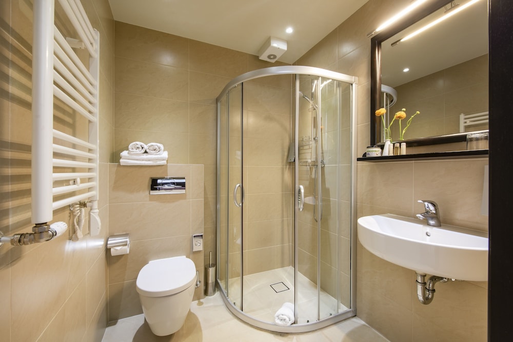 STANDARD, TWIN BEDS, ATRIUM VIEW
