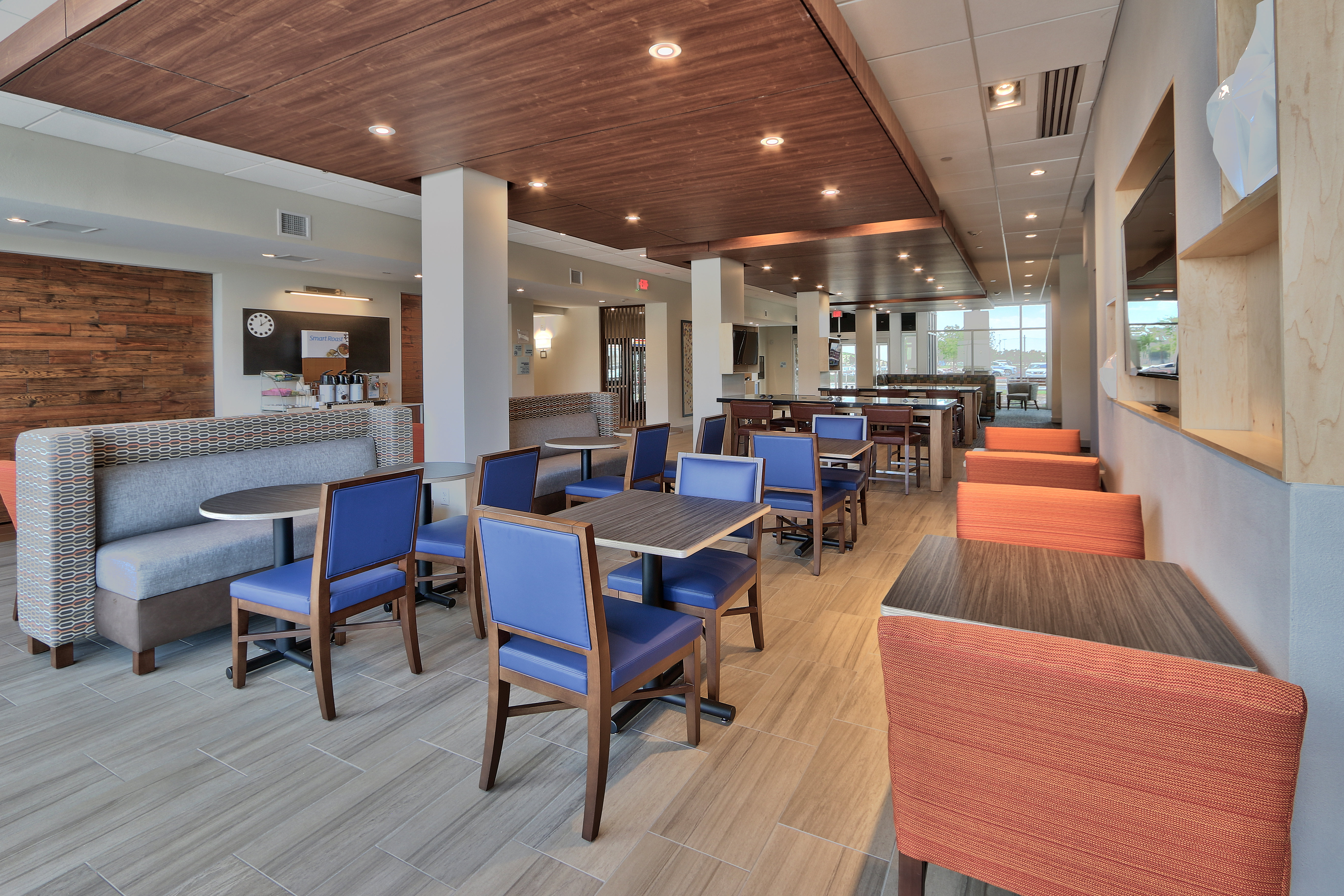 Holiday Inn Express & Suites Roswell 48/68