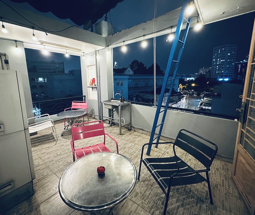 Alleyway Hostel - Adults Only 8/15