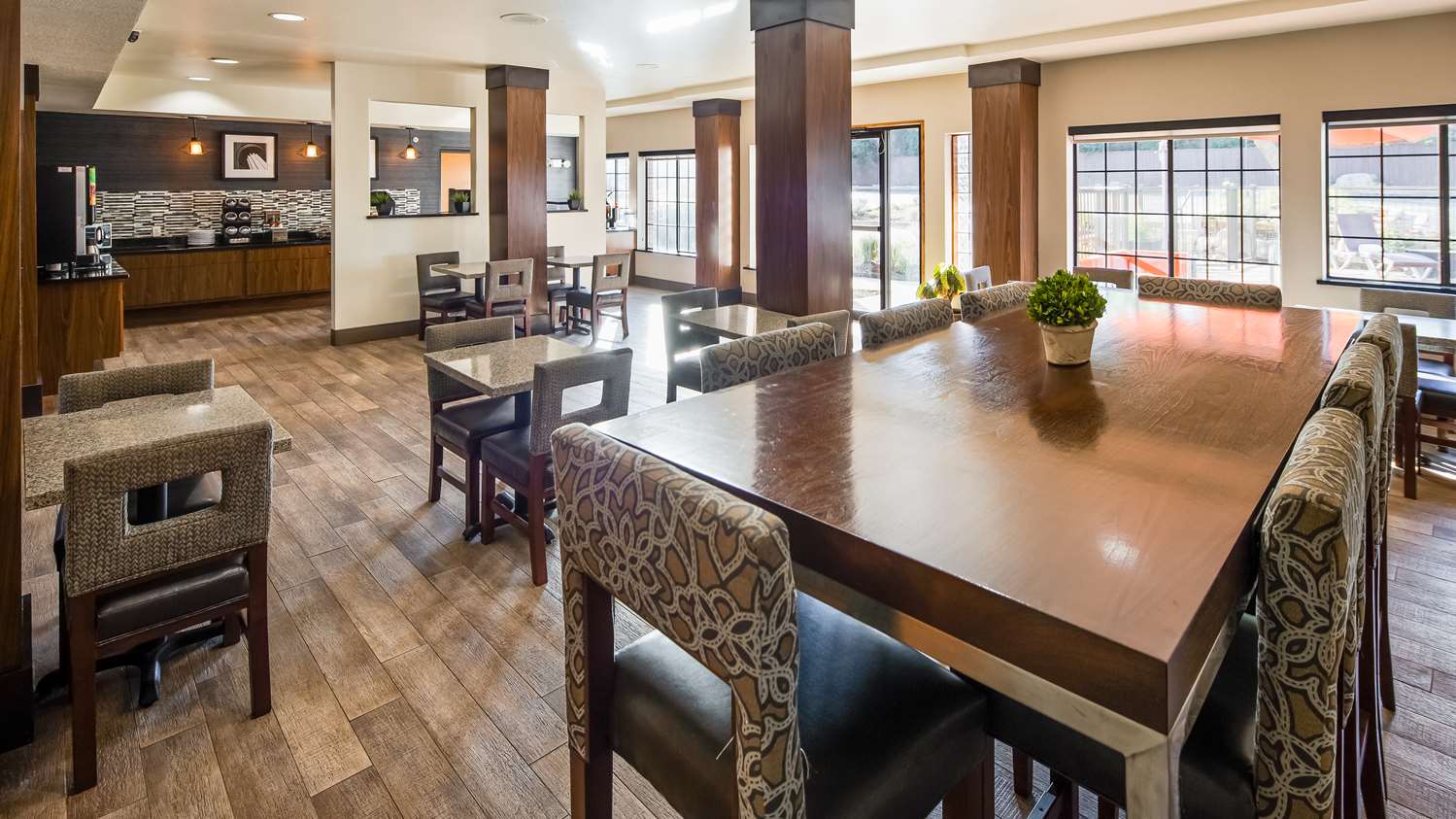 Best Western Plus Hill Country Suites 21/35